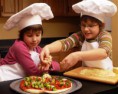 /album/vocabulary-the-weekend/a2-kids-making-pizza-small-jpg/